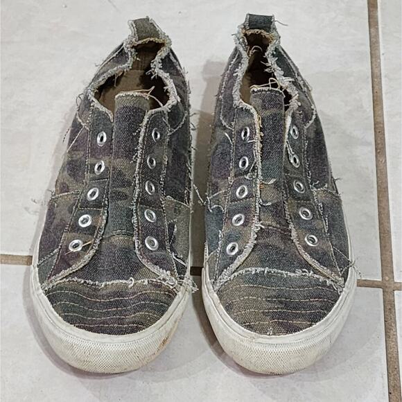 Camo Sneakers Slip On Shoes Distressed Canvas Casual Comfort Flats Women - Picture 1 of 7
